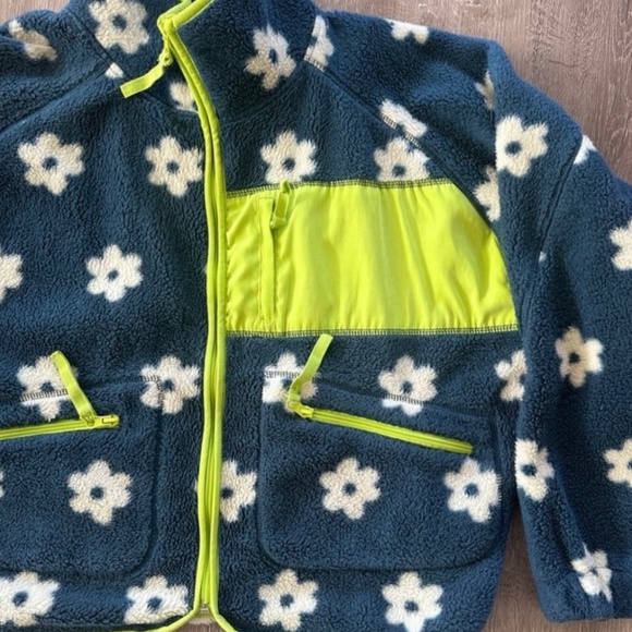Urban Outfitters fleece Jacket - Picture 3 of 5